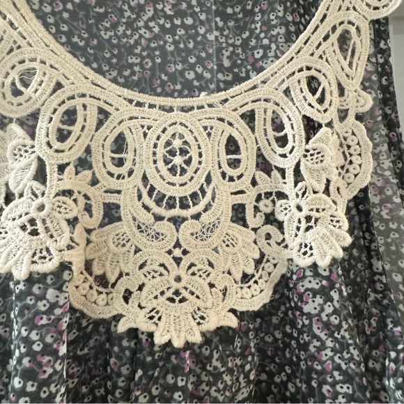 Tramp Gray Floral Sheer Sleeveless Top with Ivory Crochet Detail, Size 2X - Picture 3 of 6
